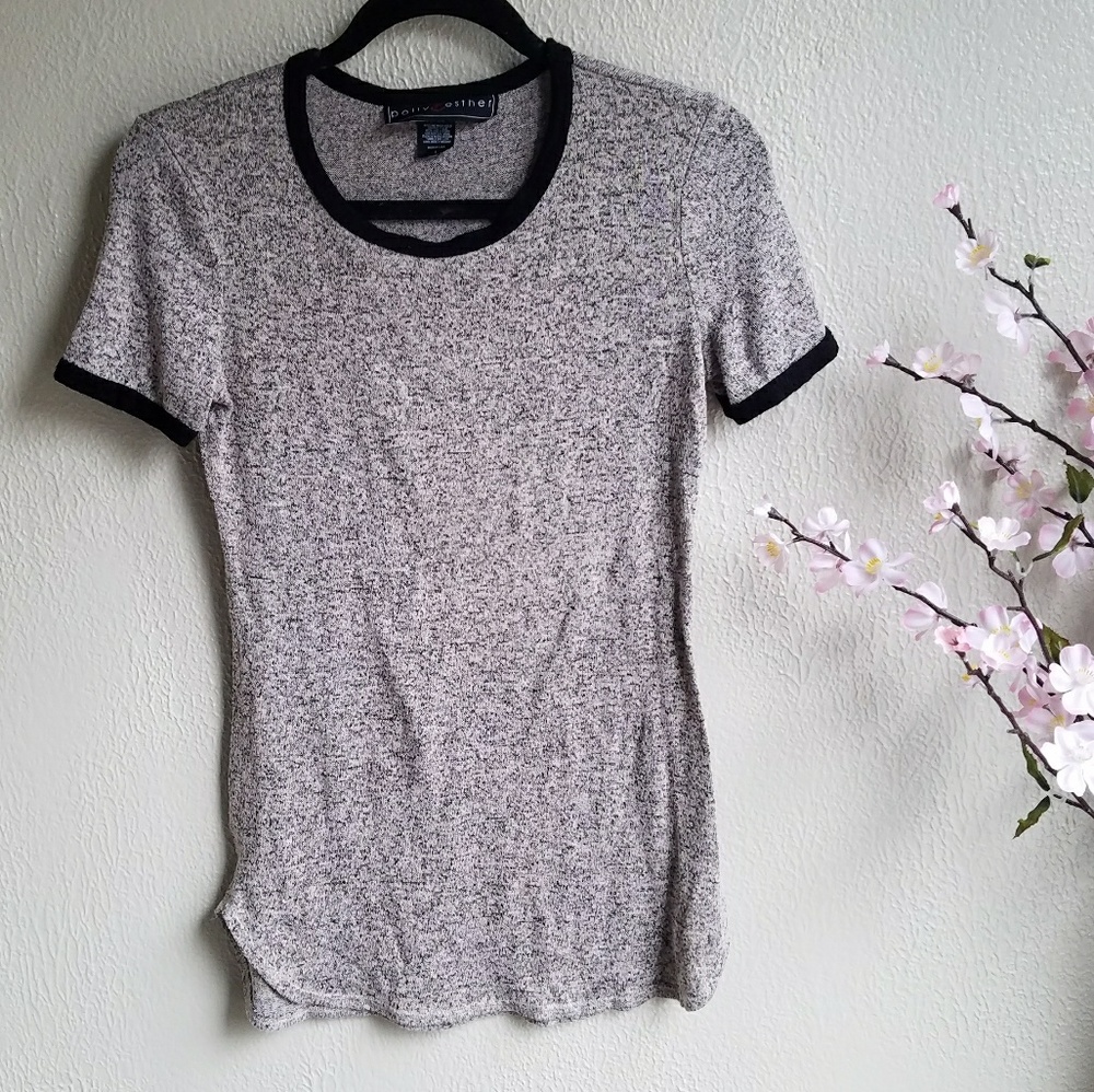 🚫SOLD🚫🛍4/15$$ Cute Stretchy T shirt